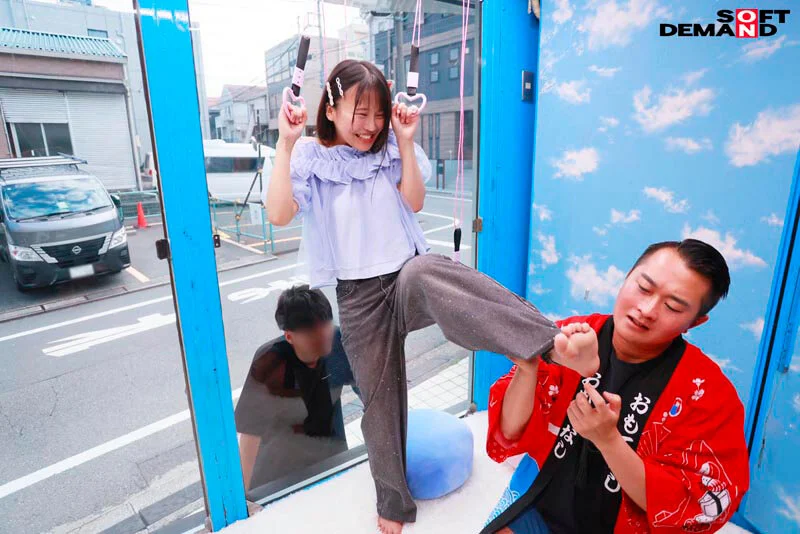 9位 マジックミラー号 絶対に気持ちよくなってはイケない！！！愛する彼氏とはミラー越し30cmの状況でくすぐり我慢ゲームと称して凄腕AV男優の妙技でHにいじくりたおす！！！ 鎖骨の綺麗なオフショル女子5名収録2